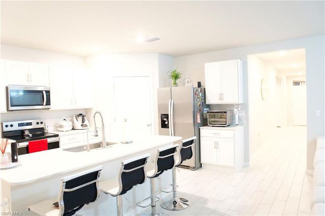 413 SE 4th ST, Cape Coral, FL 33990