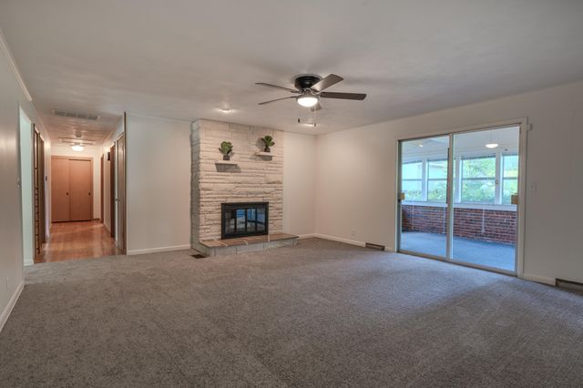 2349 S Catalina Avenue, Springfield, MO 65804