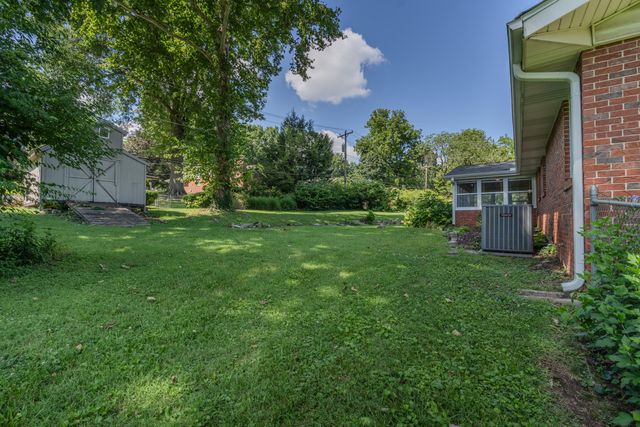 2349 S Catalina Avenue, Springfield, MO 65804