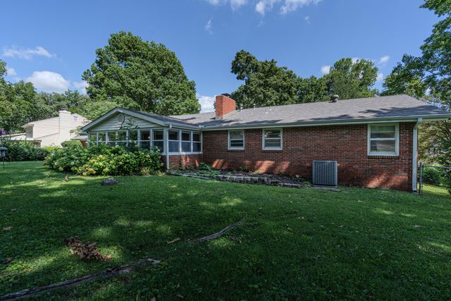 2349 S Catalina Avenue, Springfield, MO 65804
