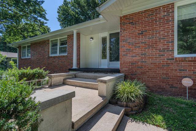 2349 S Catalina Avenue, Springfield, MO 65804