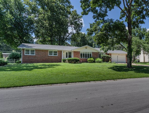 2349 S Catalina Avenue, Springfield, MO 65804