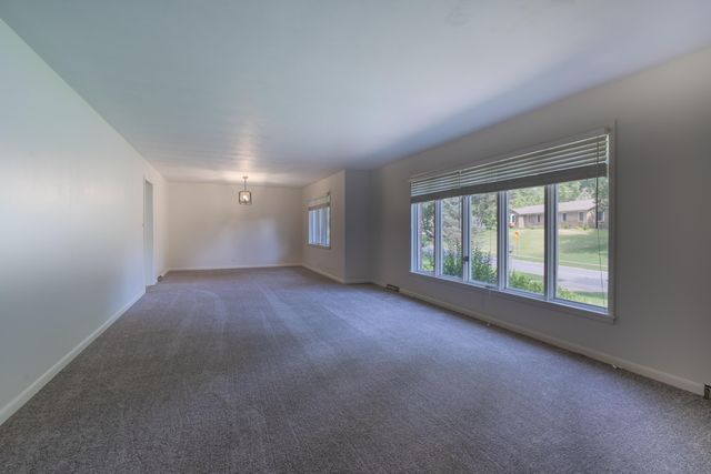 2349 S Catalina Avenue, Springfield, MO 65804
