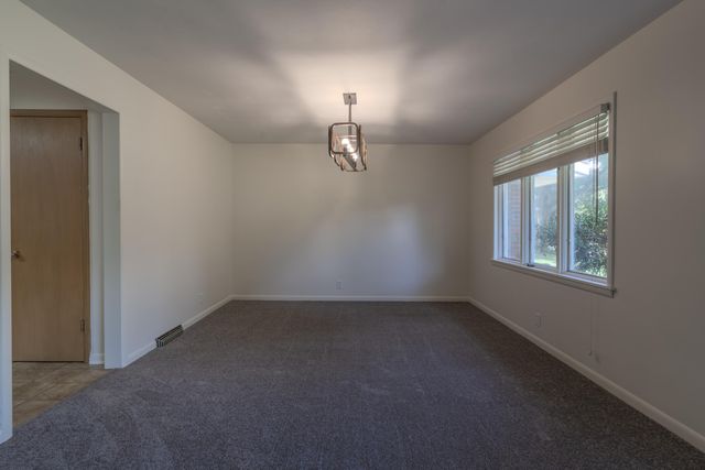 2349 S Catalina Avenue, Springfield, MO 65804