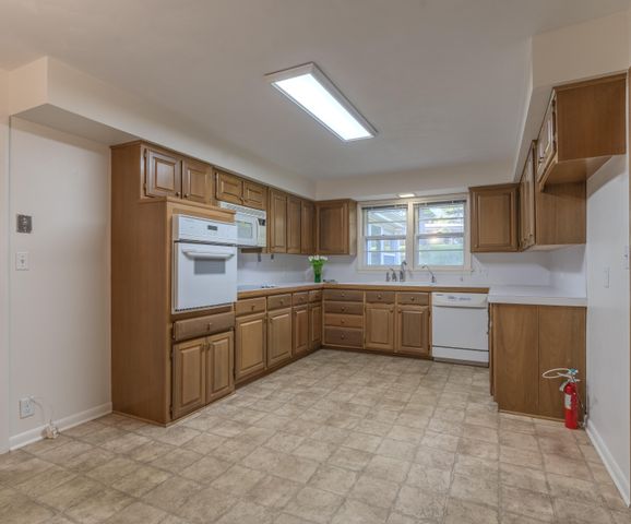 2349 S Catalina Avenue, Springfield, MO 65804