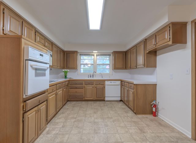 2349 S Catalina Avenue, Springfield, MO 65804