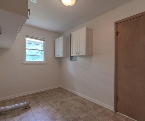 2349 S Catalina Avenue, Springfield, MO 65804