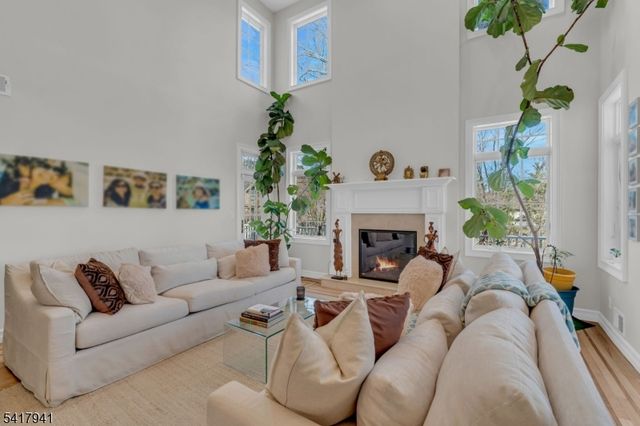 66 Ridge Ave, Park Ridge Boro, NJ 07656