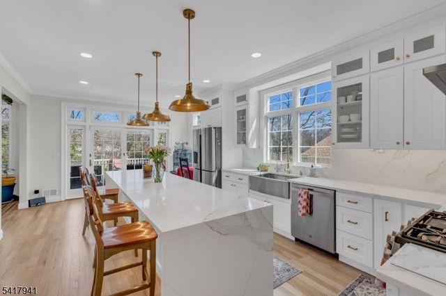 66 Ridge Ave, Park Ridge Boro, NJ 07656