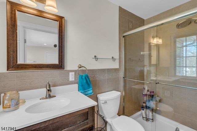 66 Ridge Ave, Park Ridge Boro, NJ 07656