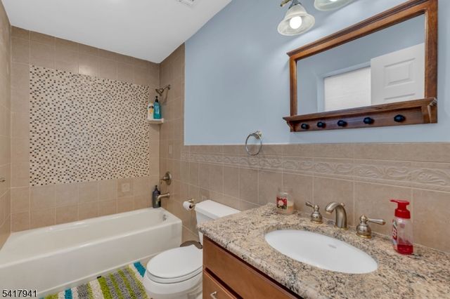 66 Ridge Ave, Park Ridge Boro, NJ 07656