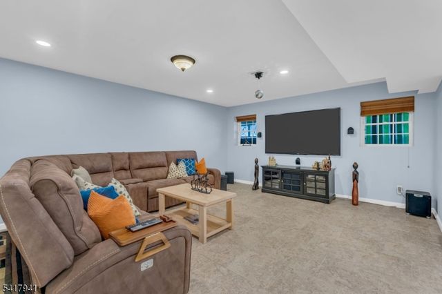 66 Ridge Ave, Park Ridge Boro, NJ 07656