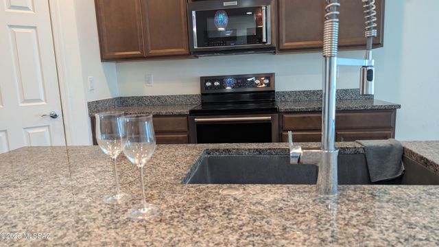 21511 E Prospector Place, Red Rock, AZ 85145