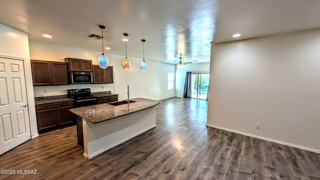 21511 E Prospector Place, Red Rock, AZ 85145