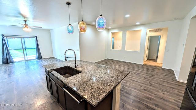 21511 E Prospector Place, Red Rock, AZ 85145