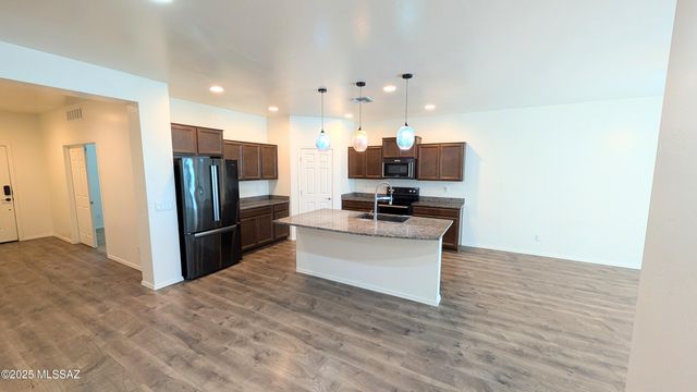 21511 E Prospector Place, Red Rock, AZ 85145
