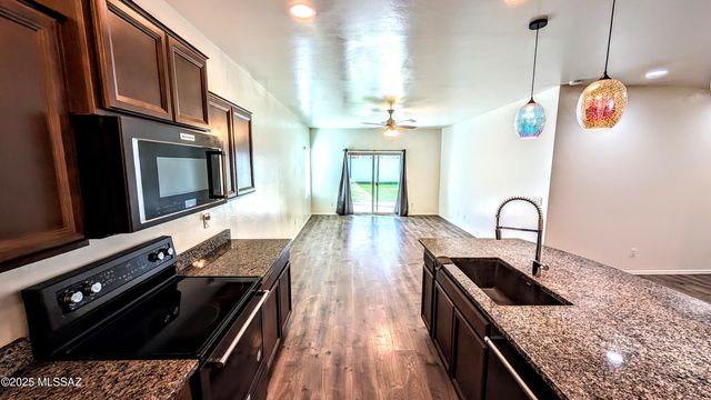 21511 E Prospector Place, Red Rock, AZ 85145