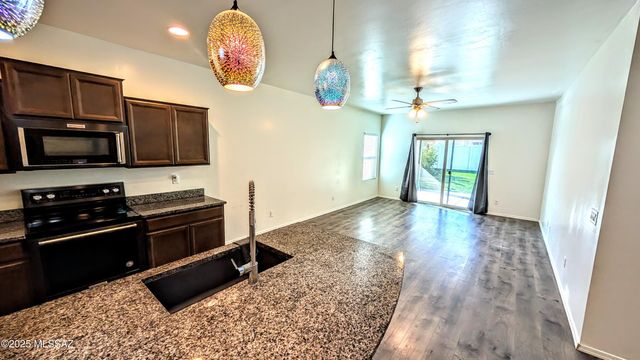 21511 E Prospector Place, Red Rock, AZ 85145