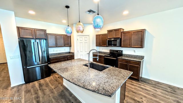 21511 E Prospector Place, Red Rock, AZ 85145