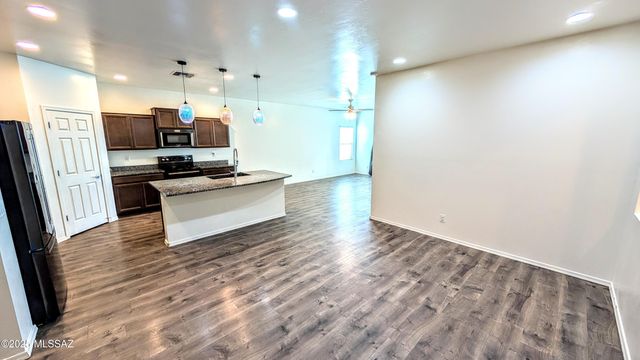 21511 E Prospector Place, Red Rock, AZ 85145