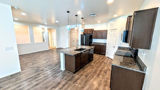 21511 E Prospector Place, Red Rock, AZ 85145