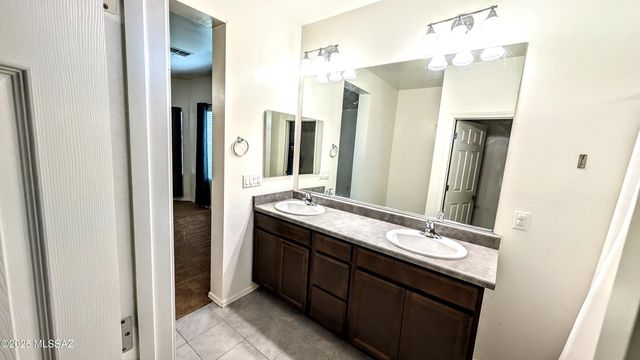 21511 E Prospector Place, Red Rock, AZ 85145