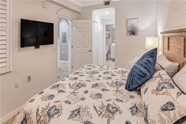 9572 Trevi CT 5037, Naples, FL 34113