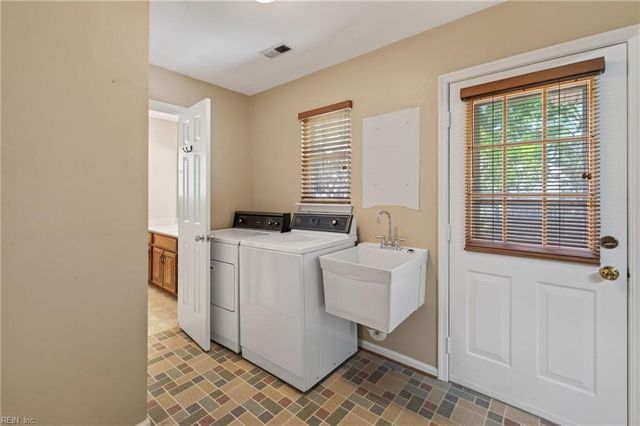 2308 Bobtail CT, Virginia Beach, VA 23456