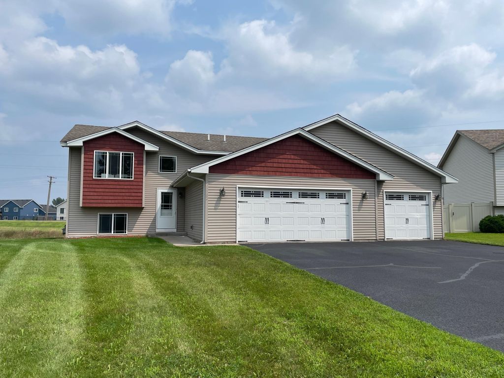 1102 Maplewood Avenue SW, Isanti, MN 55040