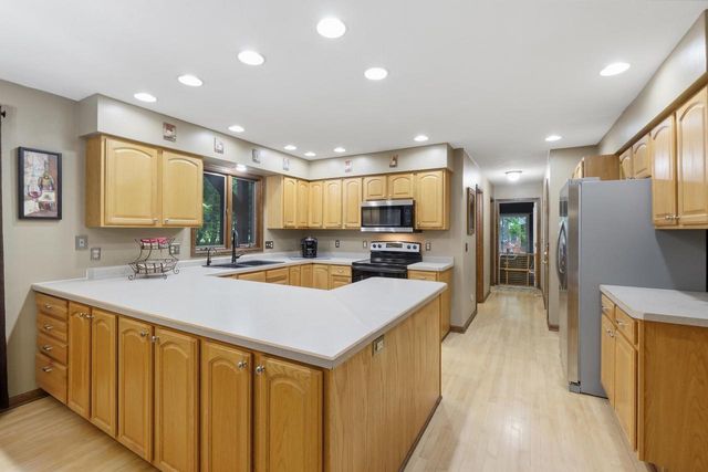7050 Briar Lane, Sun Prairie, WI 53590