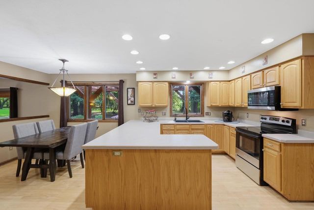 7050 Briar Lane, Sun Prairie, WI 53590