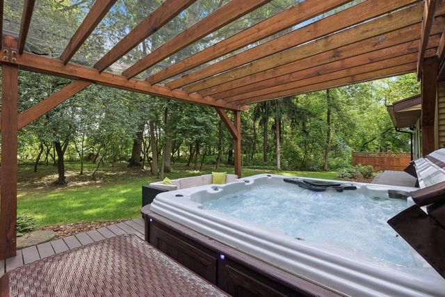 7050 Briar Lane, Sun Prairie, WI 53590