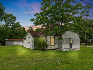 3200 Moore Avenue, Bay City, TX 77414