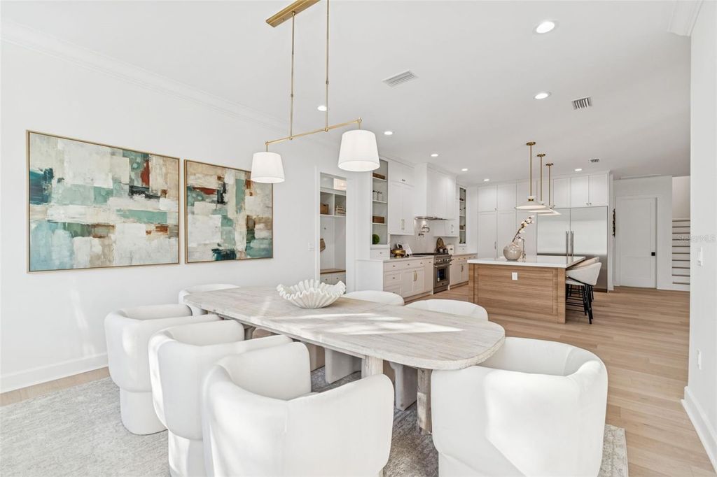 Image 18 of property listing at 4814 W EUCLID AVENUE, Tampa, FL 33629