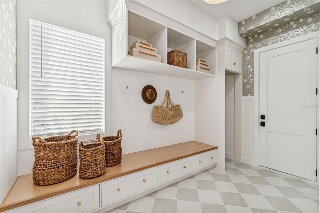 Image 20 of property listing at 4814 W EUCLID AVENUE, Tampa, FL 33629