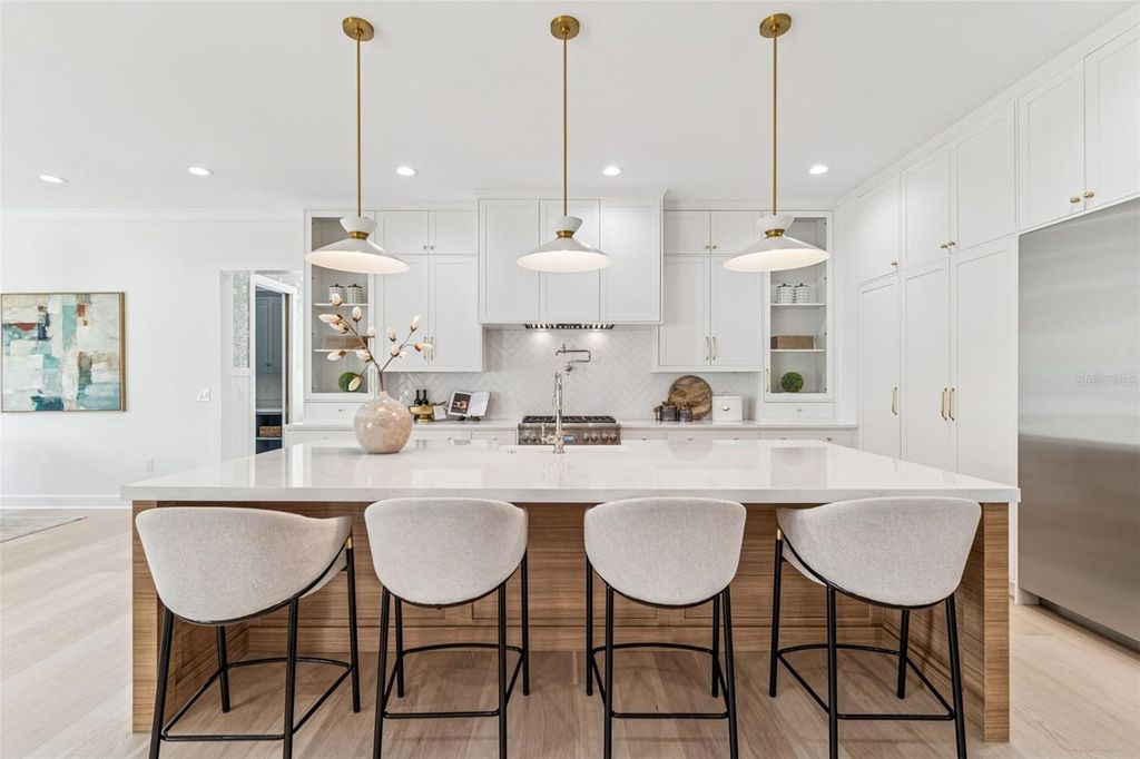 Image 27 of property listing at 4814 W EUCLID AVENUE, Tampa, FL 33629