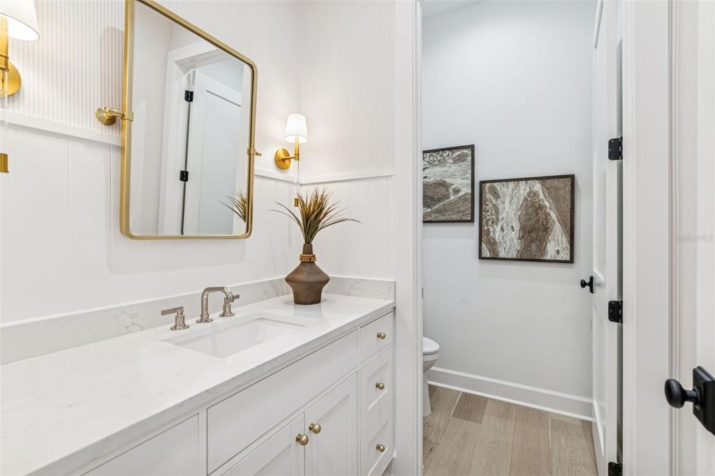 Image 38 of property listing at 4814 W EUCLID AVENUE, Tampa, FL 33629