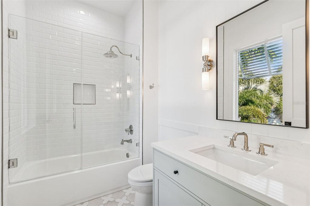 Image 50 of property listing at 4814 W EUCLID AVENUE, Tampa, FL 33629