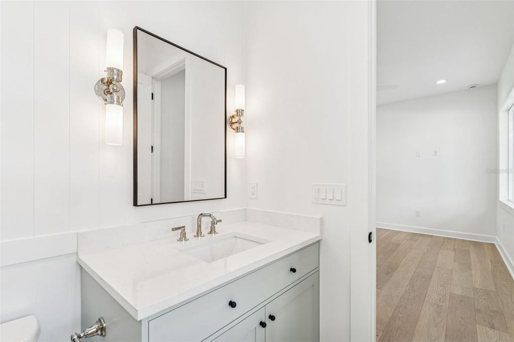 Image 51 of property listing at 4814 W EUCLID AVENUE, Tampa, FL 33629