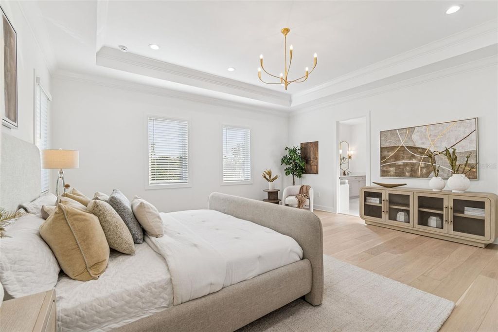 Image 70 of property listing at 4814 W EUCLID AVENUE, Tampa, FL 33629