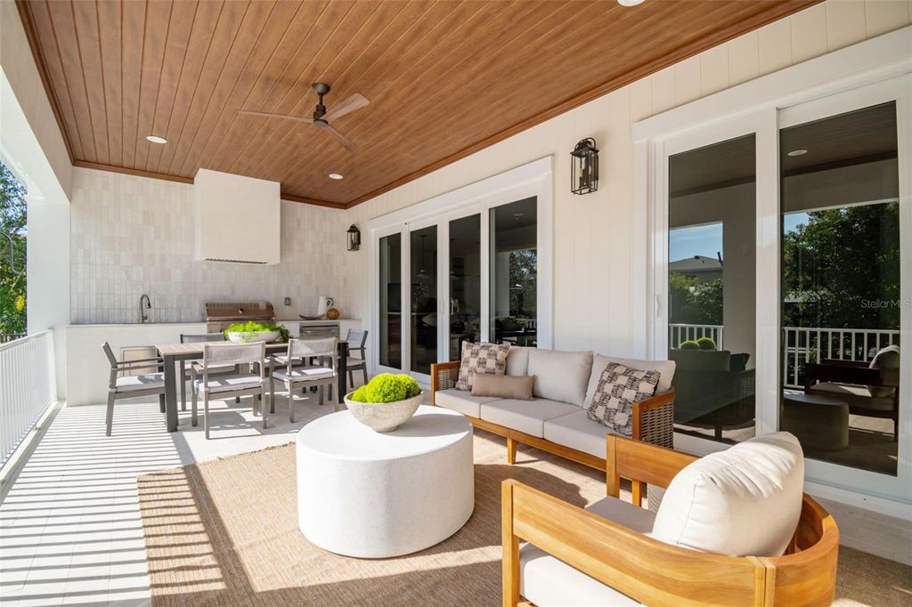 Image 77 of property listing at 4814 W EUCLID AVENUE, Tampa, FL 33629