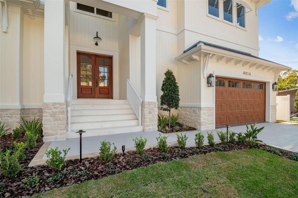 Image 9 of property listing at 4814 W EUCLID AVENUE, Tampa, FL 33629