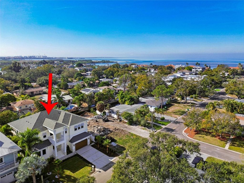 Image 82 of property listing at 4814 W EUCLID AVENUE, Tampa, FL 33629