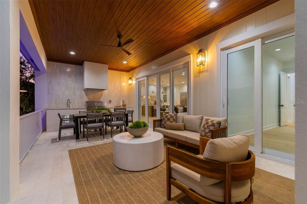 Image 96 of property listing at 4814 W EUCLID AVENUE, Tampa, FL 33629