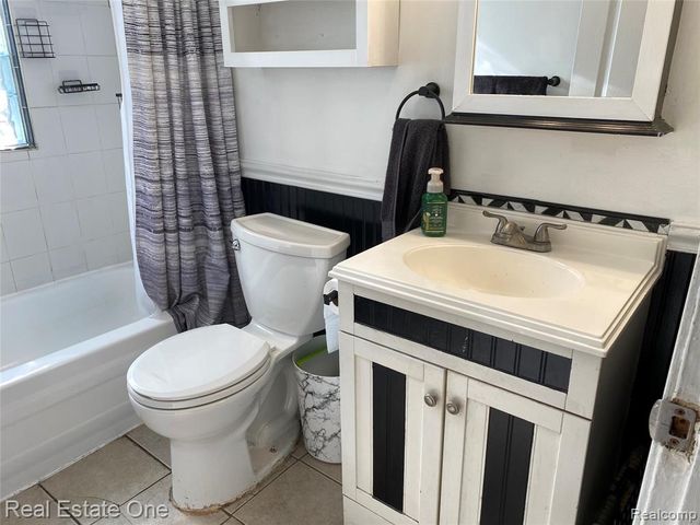 34321 John Street, Wayne, MI 48184