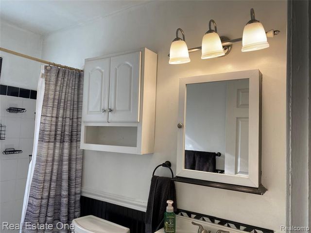 34321 John Street, Wayne, MI 48184