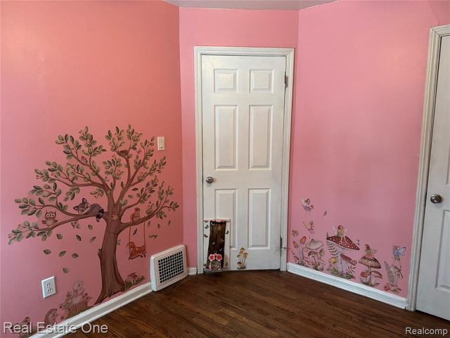 34321 John Street, Wayne, MI 48184