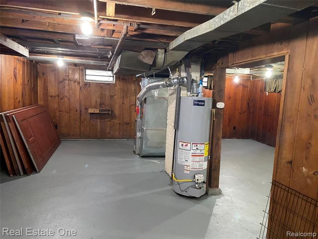 34321 John Street, Wayne, MI 48184