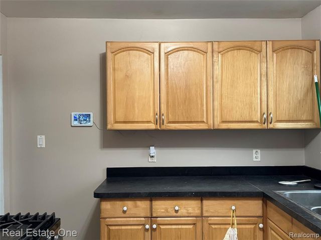 34321 John Street, Wayne, MI 48184