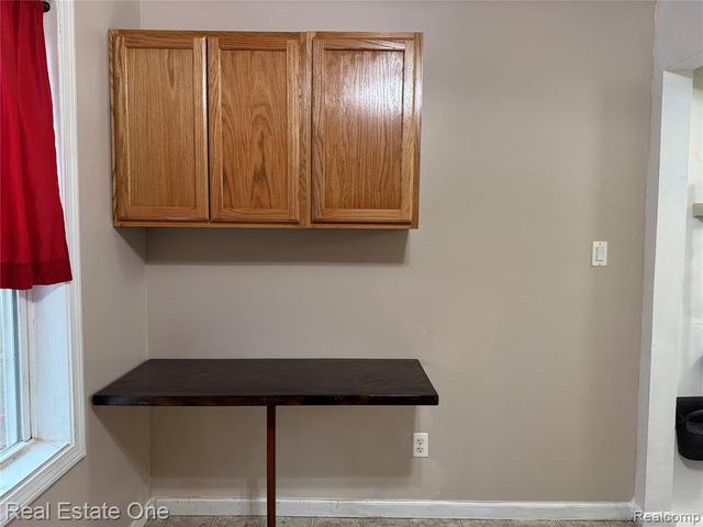 34321 John Street, Wayne, MI 48184